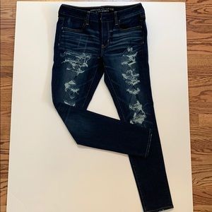 Dark jegging with rips